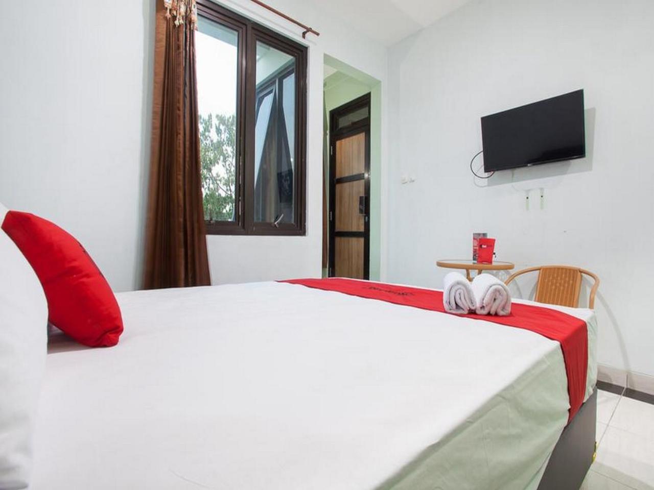 Hotel Reddoorz Syariah Near Dbl Arena 2 Surabaya Exterior foto