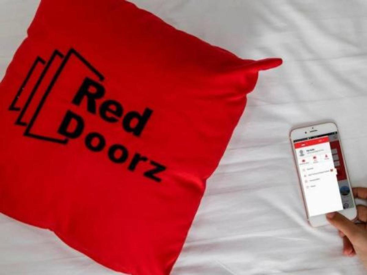 Hotel Reddoorz Syariah Near Dbl Arena 2 Surabaya Exterior foto